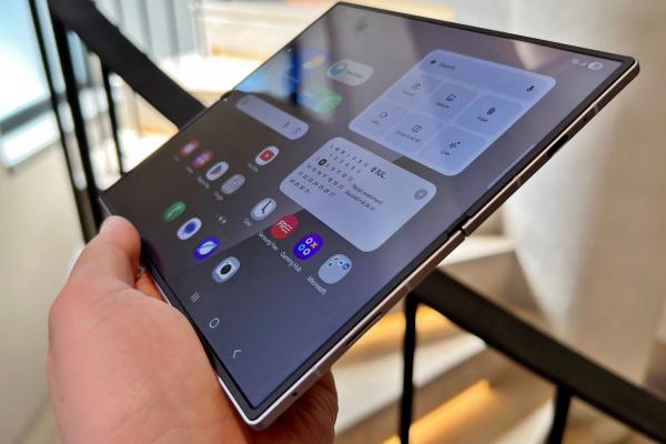 Înlocuirea ecranului pliabil de pe Galaxy Z Fold7 te va costa aproape 40% din cât dai pe telefon 