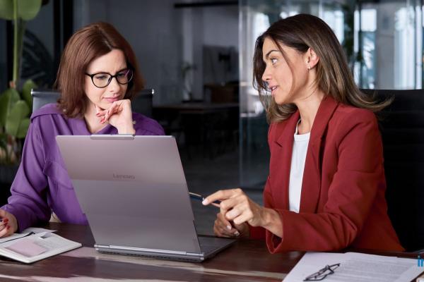 ThinkPad X1 Carbon Aura și ThinkBook Plus Gen 6 vin în România; Lenovo mizează totul pe AI și ecrane neobișnuite