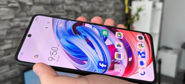 Nubia Flip 2: Ecran pliabil peste RAZR 60 Ultra ca luminozitate + display extern cu upgrade