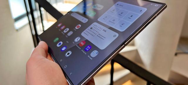 Înlocuirea ecranului pliabil de pe Galaxy Z Fold7 te va costa aproape 40% din cât dai pe telefon 