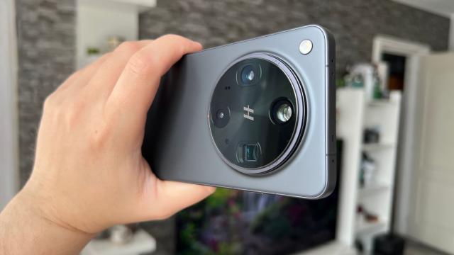 <b>OPPO anunță extinderea parteneriatului cu Hasselblad și își exprimă dorința de a duce fotografia mobilă la nivelul următor </b>Fix în urmă cu o lună aveam o știre care sugera faptul că OnePlus și Hasselblad ar putea renunța la parteneriat, dar astăzi avem o confirmare a faptului că încă nu este momentul pentru o despărțire. În cadrul unui eveniment 