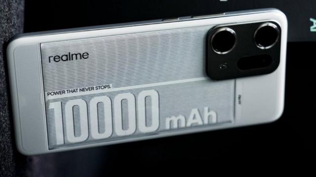 <b>Smartphone-uri cu baterii de 10.000 mAh vin din 2026; De ce nu le vom vedea în Europa prea curând</b>Începând cu 2026, telefoanele mobile ar putea depăși pentru prima dată pragul de 10.000 mAh la capacitatea bateriei, potrivit unei scăpări recente semnalate de Digital Chat Station pe Weibo. Deși nu a fost menționat un brand anume