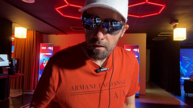 <b>Care e treaba cu Lenovo Legion Glasses Gen 2, ochelarii AR 3D pe USB-C care se conectează la PC, telefon? (Video)</b>Pe 23 iulie am fost la un eveniment de lansare a produselor de gaming Lenovo Legion şi când zic "produse" nu mă refer doar la ACEL laptop bestial de 7000 de euro, Legion 9, ci şi la console de jocuri portabile şi chiar... ochelari