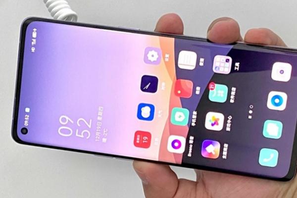 Oppo Reno 3 Pro se lasă admirat în noi randări și fotografii hands-on; Se lansează după Crăciun