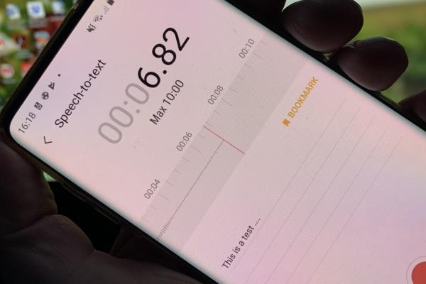 Funcția AI de voce transcrisă în text de pe noile telefoane Google, e disponibilă la Samsung de cel puțin 2 ani