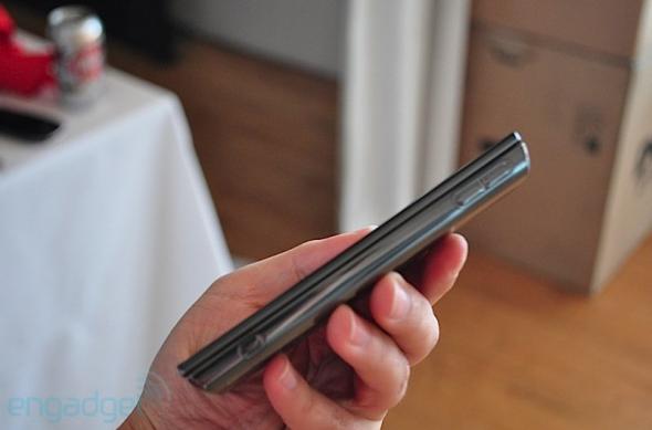 Dell Venue Pro - un smarpthone WP7 cu ecran de 4.1 inchi si tastatura QWERTY: dell_venue_pro_23.jpg