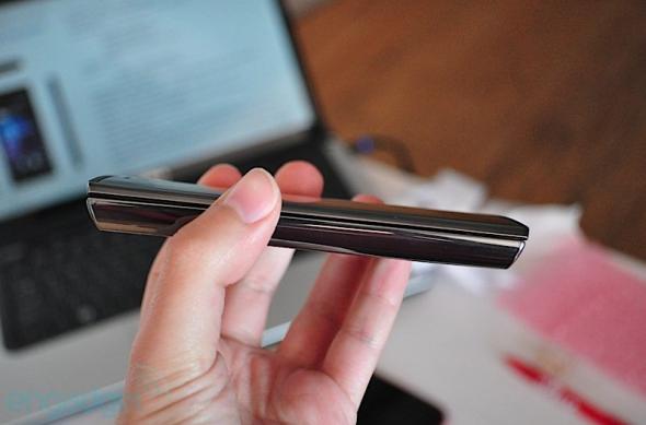 Dell Venue Pro - un smarpthone WP7 cu ecran de 4.1 inchi si tastatura QWERTY: dell_venue_pro_01.jpg