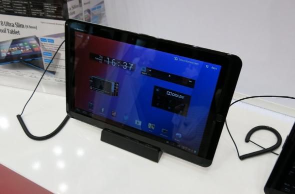 MWC 2013: Fujitsu Arrows Tab hands on - o tabletă cu o über baterie și difuzoare uriașe (Video): fujitsu_arrows_tab_01jpg.jpg