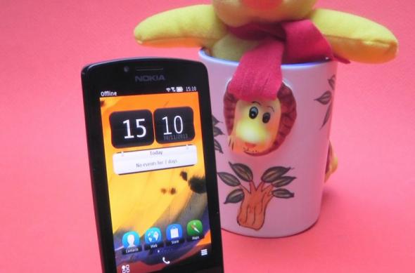 Review Nokia 700 - cel mai mic smartphone din lume ne oferă Symbian Belle, experiență smarpthone În miniatură și... death grip (Video): nokia_700_review_mobilissimo_ro_18.jpg