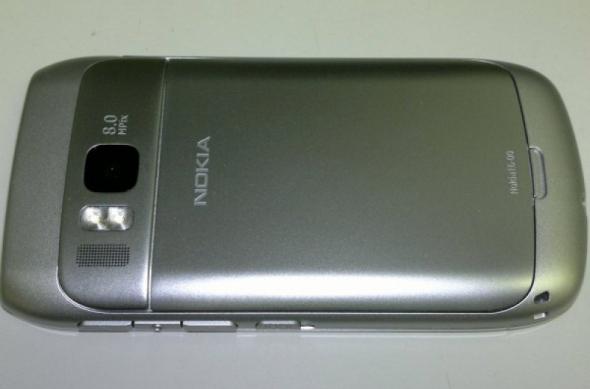 Nokia E6-00 Își face apariția pe web În imagini, clipuri video, plus câteva specificații (Video): nokia_e6_00_leak_1.jpg