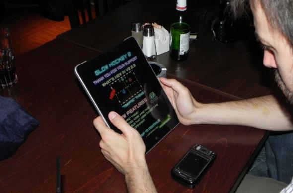 eMAG și-a pus spre test linia sa de tablete de la iPad 2 la Motorola Xoom și BlackBerry PlayBook: emag_tablete_hard_rock_cafe_019jpg.jpg