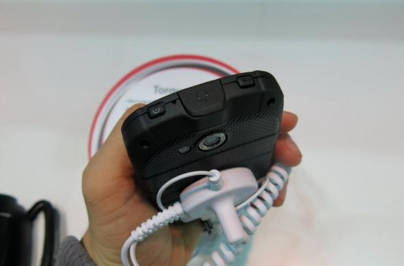 MWC 2013: Kyocera Torque hands on - cu mâinile pe un telefon ultrarezistent (Video): kyocera_torque_06jpg.jpg