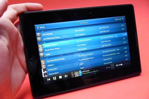 Review BlackBerry PlayBook - o alternativă pentru iPad, dependentă de smartphone BlackBerry (Video)