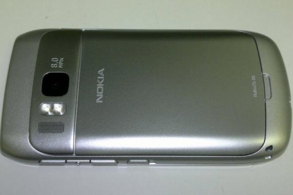 Nokia E6-00 Își face apariția pe web În imagini, clipuri video, plus câteva specificații (Video)