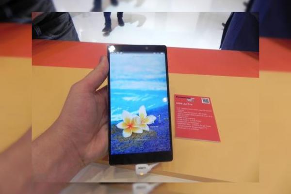 IFA 2014: Lenovo Vibe Z2 Pro hands on - flagship super high end, quad HD cu design metalic (Video)
