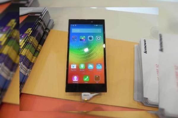 IFA 2014: Lenovo Vibe Z2 hands on - telefon selfie midrange cu carcasă din aluminiu (Video)