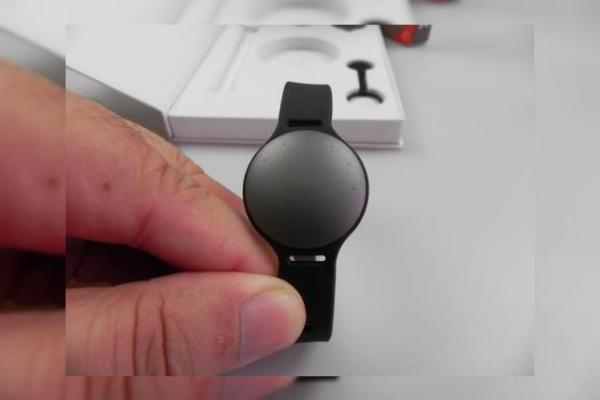 Misfit Shine unboxing + concurs: micul fitness tracker elegant, pe care Îl vei uita la mână (Video)
