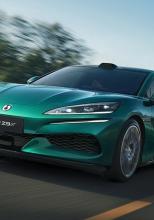 Pragul de 1000 km autonomie rămâne dificil de atins; Doar două mașini electrice, Denza Z9 GT EV și Yangwang U7, depășesc acest nivel în clasamentul CATARC din China