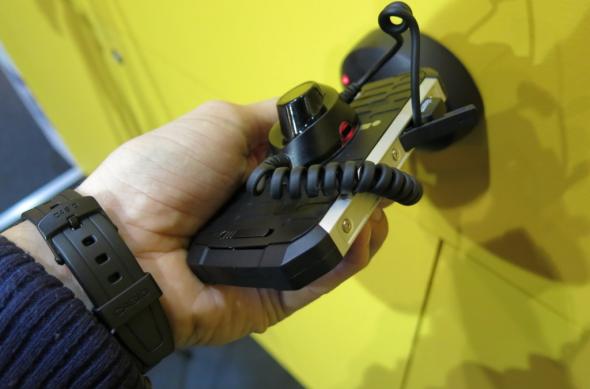 MWC 2013: Hands-on cu unul dintre cele mai rezistente smartphone-uri, construit de Caterpilar: cat_phone_10jpg.jpg
