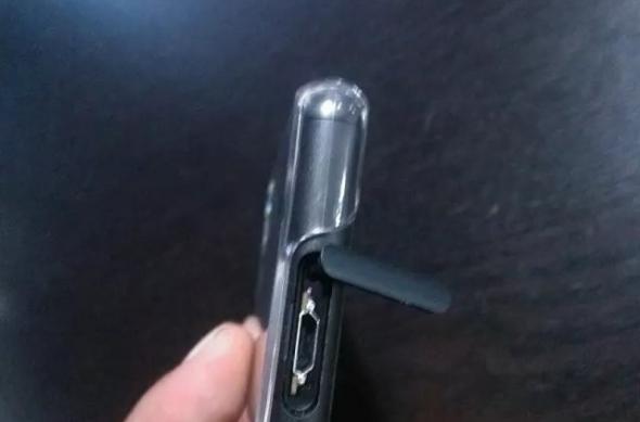 Sony Xperia Z3 sau Xperia Z3 Compact? O nouă serie de imagini hands on incerte se axează pe capacele porturilor: xperia_z3_4b_1.jpg