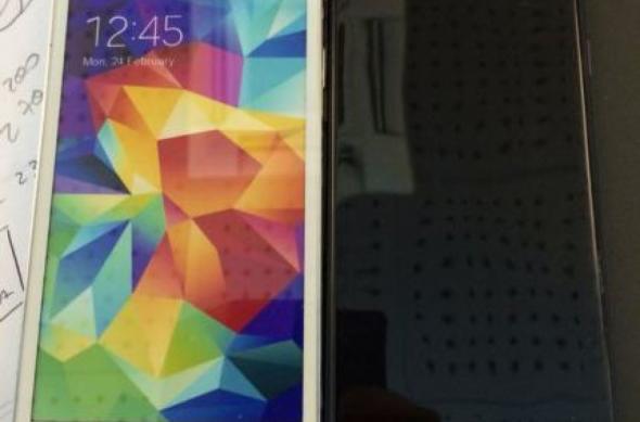 Încă o machetă iPhone 6 Își face apariția Într-o serie de fotografii alături de Galaxy S5 (Video): iphone_6_gs5_1.jpg