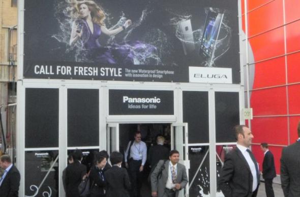 MWC 2012: Panasonic Eluga preview video - japonezii vin În Europa cu un telefon rezistent la apă si praf (Video): dscn0507.jpg