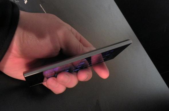 MWC 2012: Panasonic Eluga preview video - japonezii vin În Europa cu un telefon rezistent la apă si praf (Video): dscn0526jpg.jpg
