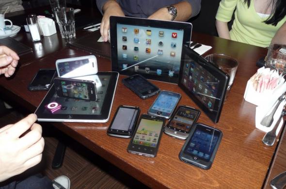 iMeetup București 2011 - Între iGadgeturi, prima tabletă BlackBerry și voie bună (Video): imeetup_bucuresti_2011_32jpg.jpg