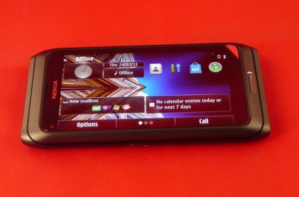 Nokia. Symbian. Tastatură. Ghicește!: nokia_e7_09jpg.jpg