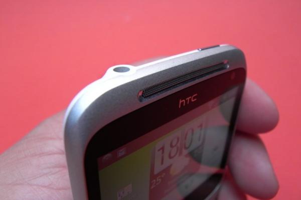 Review HTC ChaCha - mini-ecran, mini HTC Sense, maxi socializare! (Video)