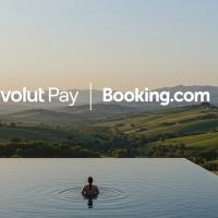 Revolut şi Booking anunţă un parteneriat pentru simplificarea plăţilor online