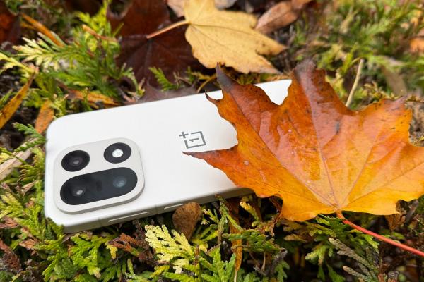 OnePlus 15: Camera de high midrange, se descurcă bine în tărâmul bomboanelor