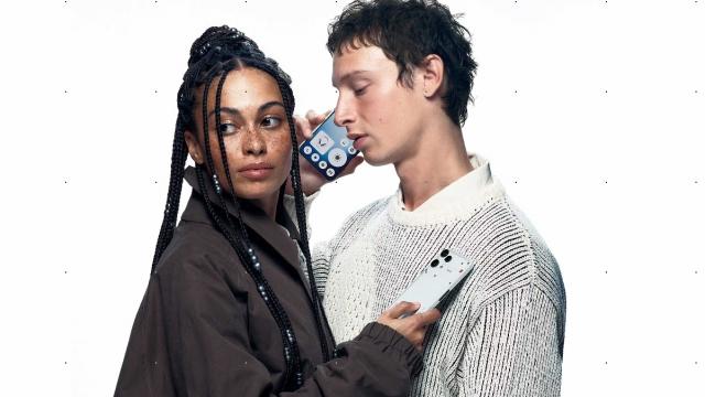 <b>Preț și disponibilitate Nothing Phone (3a) Lite în România</b>Nothing lansa pe final de lună octombrie un prim model Lite din portofoliu, numit Nothing Phone (3a) Lite și cu un design la fel de simpatic precum cel deja consacrat, minus luminițele LED. De astăzi îl găsim la vânzare și pe plan local