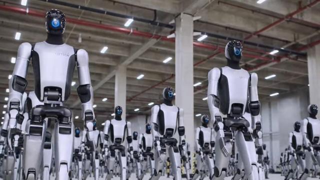 <b>China a livrat o armată de roboţi umanoizi; Iată cum arată "umanoizii" de la UBTech Robotics</b>S-a viralizat în ultimele 24 de ore o livrare de roboţi umanoizi de la compania chineză Ubtech Robotics. Compania tocmai a început livrările în masă pentru unităţile sale Walker S2, iar un video viral prezintă roboţii mărșăluind 
