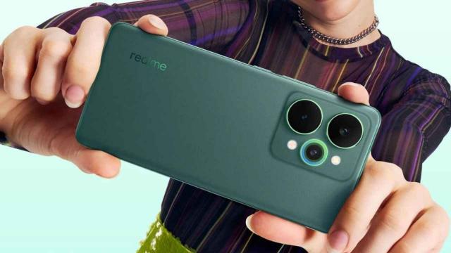 <b>realme 16 Pro a început deja scăpările: variante de culoare şi configuraţii hardware</b>Nu doar OPPO a accelerat lansările, având reno13, 14 şi 15 în interval de aproape un an, ci şi realme. După realme 14, testat de noi în martie, a venit rapid realme 15, care încă nu a ajuns la noi şi deja au început scăpările pentru realme 16