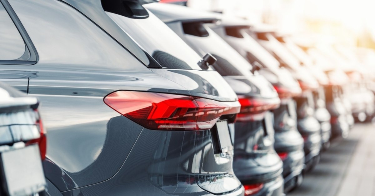 Impozitul auto se schimbă din 2026: Mașinile noi vor plăti mai puțin, cele vechi mai mult