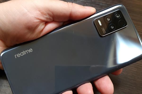 Realme 8 5G Unboxing + Giveaway căști wireless Realme: telefon 5G de buget cu atracţie pentru gaming (Video)