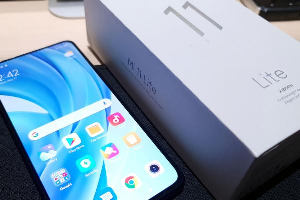 Xiaomi Mi 11 Lite 4G Unboxing: telefon 4G stilat, cu 90% din dotările variantei 5G (Video)