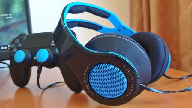 <b>Prezentare Gioteck TX-30 MEGAPAK: Căști de gaming pentru smartphone sau consolă (PS4/PS5) cu amortizare alcantara și grip-uri de controller la pachet</b>Pe lângă controller-ul Gioteck WX-4 pe care vi l-am prezentat recent, pe masa mea de teste a sosit și Gioteck TX-30, fiind vorba despre o pereche de căști de gaming pentru smartphone sau consolă 