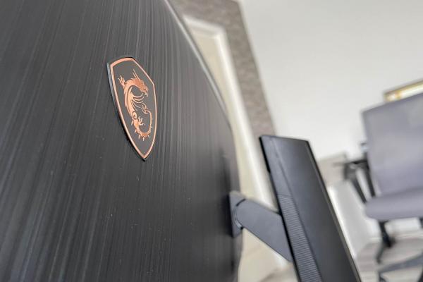 MSI Optix MPG321QRF-QD - Fotografii