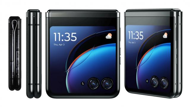 <b>Motorola RAZR 40 Ultra primeşte o reclamă video, specificaţii complete + randări oficiale</b>Misterul a dispărut: Motorola RAZR 40 Ultra ni s-a dezvăluit în toate detaliile prin intermediul unei serii de scăpări. Avem aşa: o reclamă video, specificaţii complete şi fotografii pentru presă. Le disecăm mai jos

