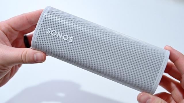 <b>Google pierde procesul cu Sonos şi trebuie să îi plătească 32.5 milioane de dolari pentru brevete</b>Google nu este chiar acel gigant invincibil pe care îl credem cu toţii şi tocmai a pierdut un proces important cu Sonos. Gigantul american trebuie să le plătească celor de la Sonos 32.5 milioane de dolari. Juraţii au găsit Google vinovată de faptul