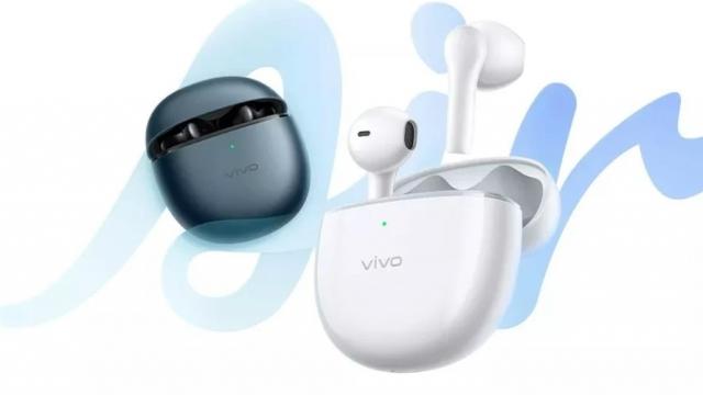 <b>vivo lansează căştile TWS Air Pro, cu autonomie de 30 de ore, ANC</b>vivo a lansat pe final de lună mai seria de telefoane S17 în China, dar nu doar atât, ci şi căştile TWS vivo Air Pro. Ele se remarcă prin anularea de zgomot, alături de autonomia extinsă. Dispozitivul există deja cu branding iQOO