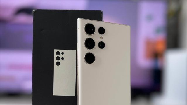 <b>Samsung pregătește schimbări mari pentru camera lui Galaxy S24 Ultra; Cea telephoto are programat un upgrade</b>Ultimele luni ne-au adus și câteva detalii despre ce ne pregătește Samsung pentru noul flagship Galaxy S24 Ultra așteptat în ianuarie-februarie 2024. Încă din ianuarie am aflat că vom avea un upgrade de cameră telephoto, vorbindu-se despre 