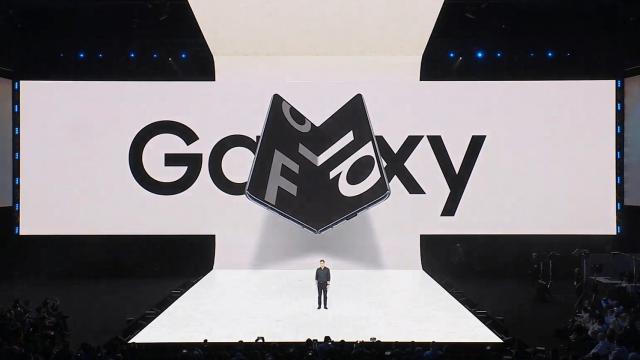 <b>E oficial! Lansarea pliabilelor Samsung Galaxy Z Fold 5 și Z Flip 5 va avea loc la sfârșitul lunii iulie, în cadrul unui eveniment Unpacked special</b>În luna mai apărea un zvon conform căruia Samsung va lansa noua sa serie de telefoane pliabile (Galaxy Z Fold 5 și Z Flip 5) mai devreme în acest an. De asemenea, aflam că evenimentul de prezentare va avea loc în Coreea de Sud. Președintele Samsung DX