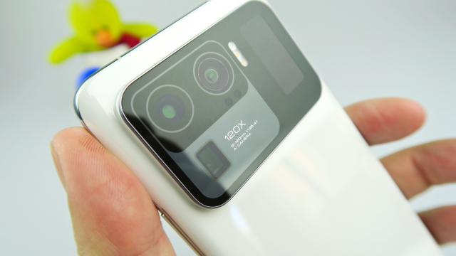 <b>Cum procedează Xiaomi cu garanţia extinsă şi telefoane la schimb pentru cele stricate în alte ţări; Vrem şi în UE!</b>Eram tentat să spun că e o ofertă deosebită că Xiaomi a anunţat garanţie extinsă pe 2 ani pentru anumiţi utilizatori Redmi şi POCO în India, dar apoi m-am documentat şi avem asta şi în România. Totuşi în India au apărut şi nişte extra-uri care vă vor