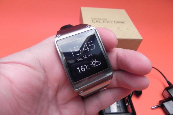 Samsung revine la smartwatch-urile cu ecran dreptunghiular, o abordare primită cu entuziasm în cadrul companiei