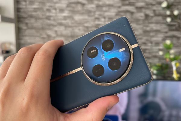 realme 12 Pro+ Unboxing: inspirat de cinematografie şi ceasuri Rolex, se remarcă prin camera periscop