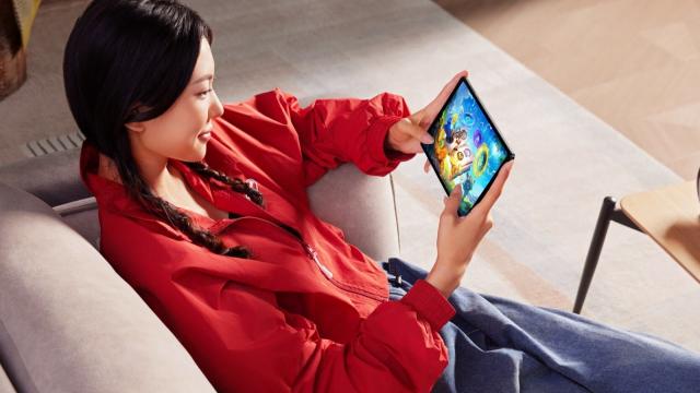 <b>iPad Mini killer-ul Lenovo Legion Y700 ajunge în Europa; Cât costă tableta de gaming?</b>Lenovo Legion Y700 a ajuns în sfârşit în Europa şi e vorba aici despre o tabletă de gaming, care poate fi privită ca un "iPad Mini killer". Are procesor Qualcomm Snapdragon 8+ Gen 1, refresh rate ridicat şi îi aflaţi preţul mai jos


