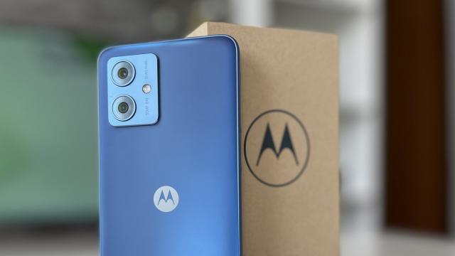 <b>Motorola Moto G64 apare în baza de date Google: încă un telefon Moto accesibil cu ecran OLED gata de lansare</b>Motorola Moto G64 a apărut în baza de date Google Play Console, lucru care confirmă faptul că e gata de lansare. Judecând după nume va fi un telefon midrange din eșalonul superior al seriei Moto G